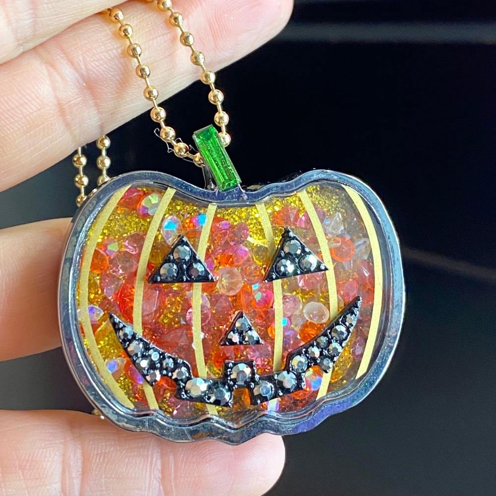 🎃 BETSEY JOHNSON PUMPKIN/ JACK O LANTERN LONG
PENDANT NECKLACE